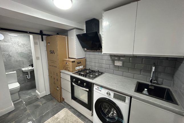 Flat 1, Salford photo 3