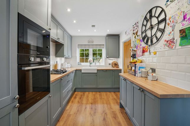 24 Larch Lane, Witney photo 4