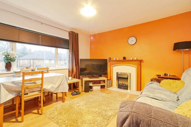 64, West Park Drive East, Leeds photo 2