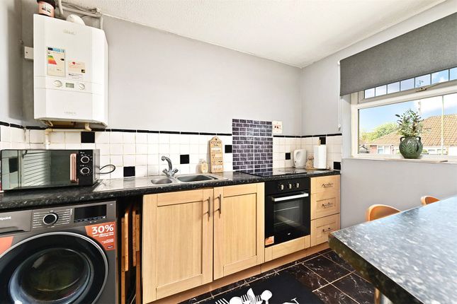 30, Chiltern Avenue, Hampshire photo 3