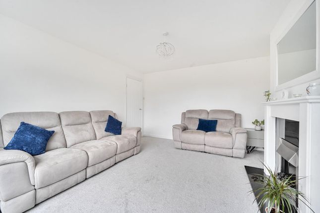 11, Court Close, Drayton photo 4