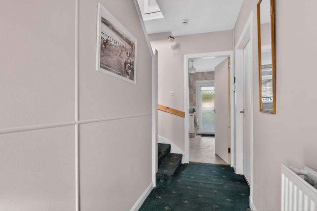 8, Millburn Gardens, Largs photo 2