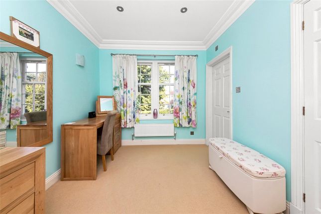 Flat for sale in Wallace Square, Coulsdon, Surrey