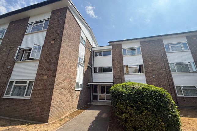 1-bed flat on Flat 5, Romsey, £850/mo
