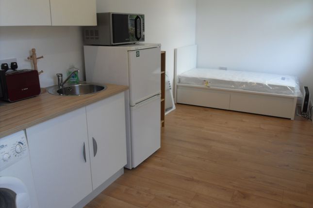 42, Balmoral Road, South Harrow photo 2
