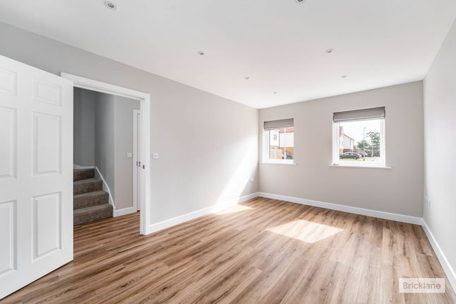 10, Osprey Place, March photo 3