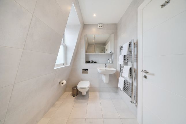 Flat C, 4, Barclay Road, London photo 4