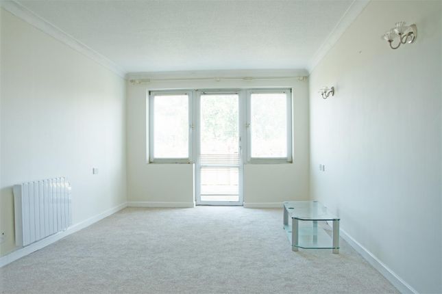 Flat 4 Homeborough House, Brinton Lane, Southampton photo 2