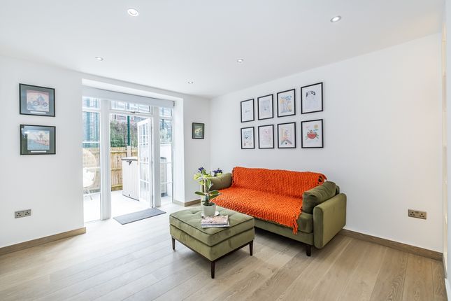 Thumbnail Flat to rent in Gatliff Road, London