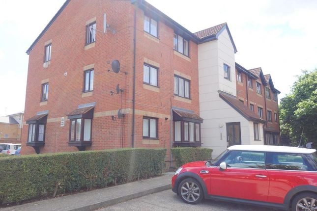 Thumbnail Flat to rent in Magpie Close, Enfield