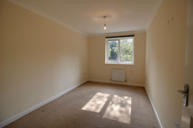 Flat to rent in Flat 6 Craig House, Craig Avenue, Reading
