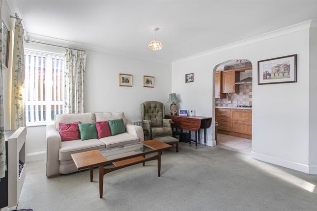 2, Sunningdale Court, Meopham photo 3