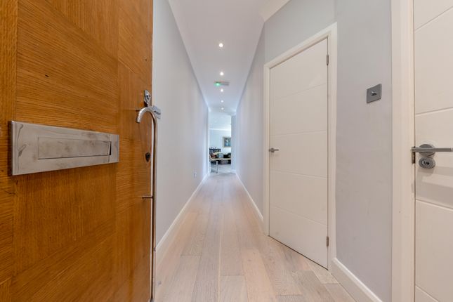 Flat for sale in Avenue Close, Avenue Road, St John's Wood, London