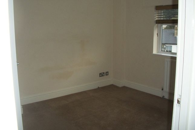 23B, Chipstead Valley Road, Coulsdon photo 4