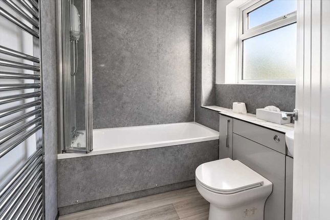 6, Shrublands Court, East Clacton photo 4