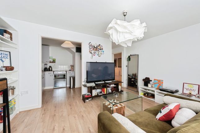 7 Booth House, High Street, Brentford photo 3
