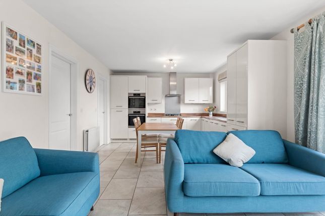 19, Goldcrest Way, Droitwich photo 2