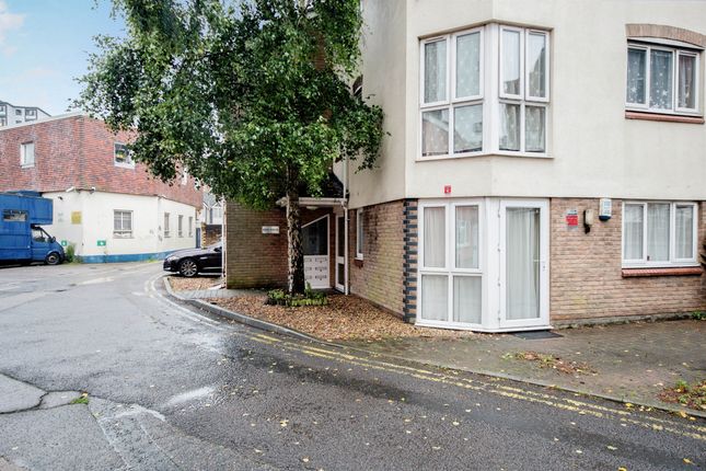Flat for sale in Lansdowne Mews, Bournemouth