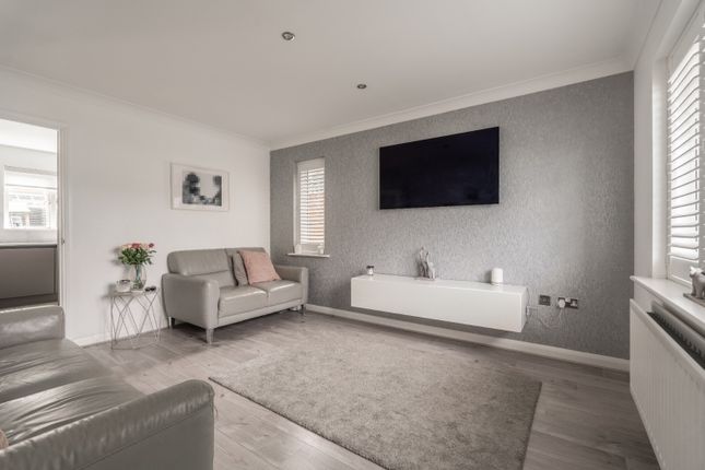 2 Carnet Close, Crayford, Kent photo 2