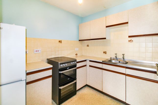 9, Farley Court, Farnborough photo 3