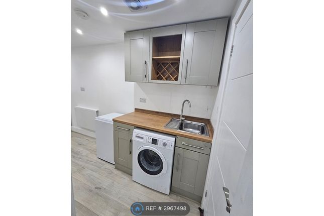 Including All Bills In Bushey Heath, Bushey Heath photo 2