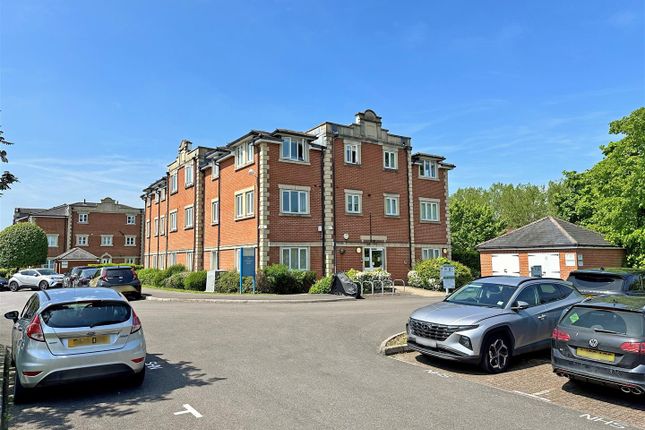 Flat for sale in Anderson Court, Redhill