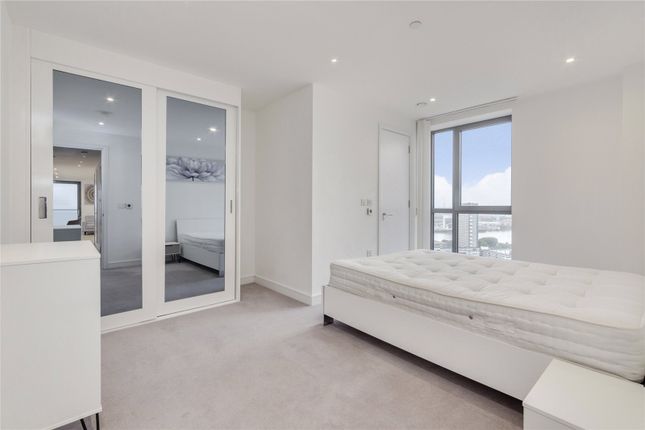 Flat for sale in Heritage Tower, 118 East Ferry Road