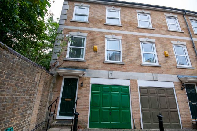 Terraced house to rent in Clarence Mews, London