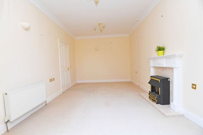 8 Tetley Court Hollins Hall, Harrogate photo 2