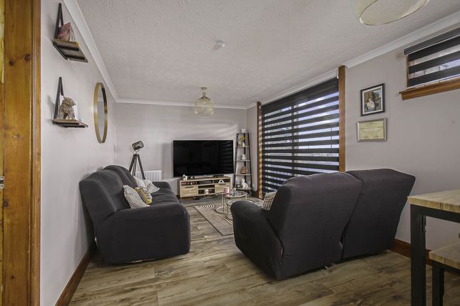 12, Lorne Court, Glenrothes photo 2