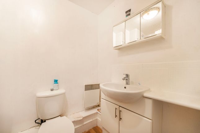 Flat for sale in Malmesbury Road, Morden