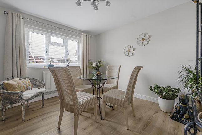 21, Yew Tree Gardens, Hereford photo 4