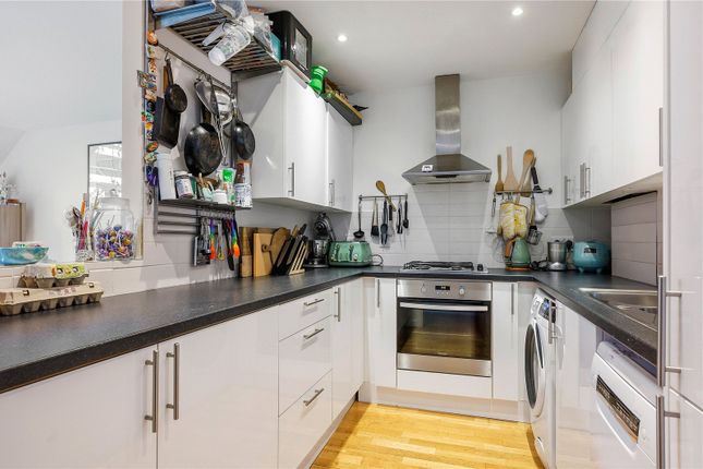 Flat 23, 97-113, City Plaza, London photo 4