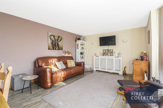 Flat for sale in Park View, Hoddesdon