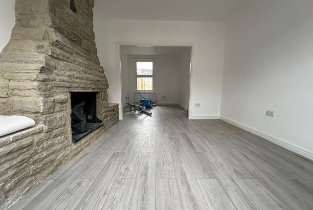 Thumbnail Property to rent in Livingstone Road, London