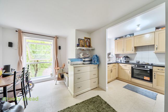 46, Manning Gardens, Croydon photo 4