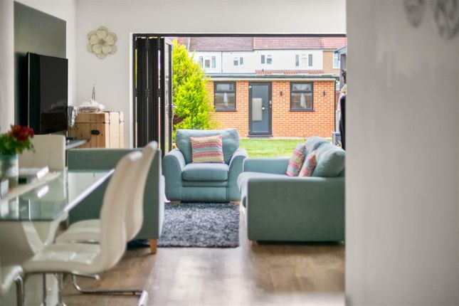 14, Cottingham Chase, Ruislip photo 4