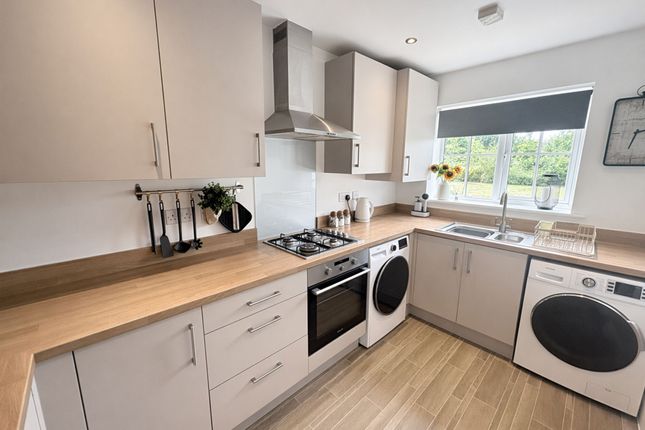 13 Holly Close, Crewe photo 4