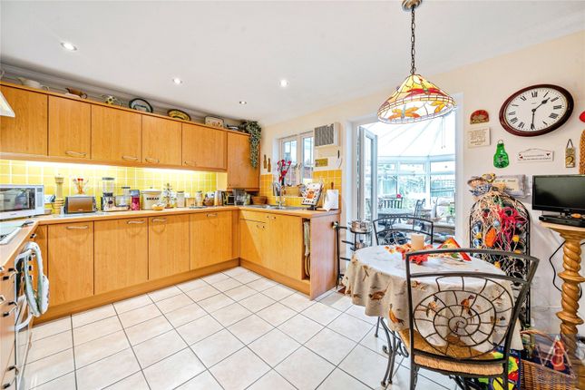 64, Aris Way, Buckinghamshire photo 4