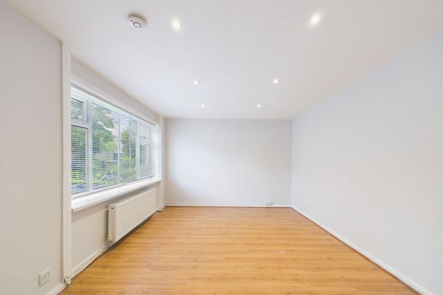 14 Tennyson Walk, Chester photo 4