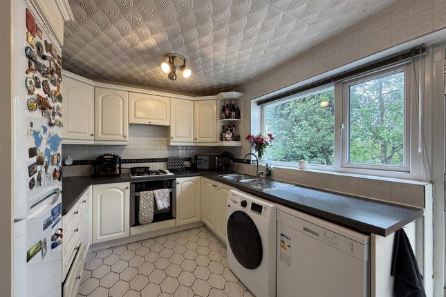 55, Boulderstone Road, Stalybridge photo 3