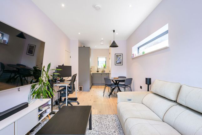 Friern Barnet Lane, Whetstone photo 4