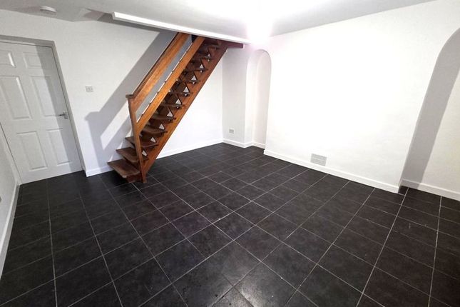 15, Lewis Street, Machen photo 2
