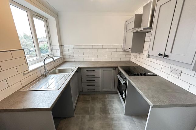 Thumbnail Flat to rent in Elmfield Lodge, Welbeck Road, Doncaster