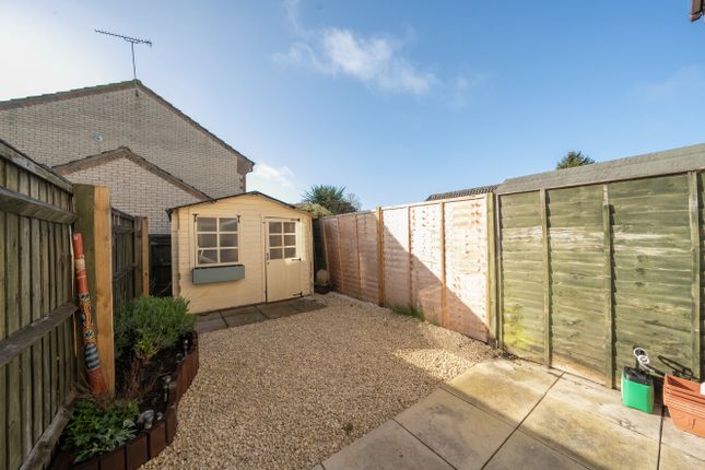 36, Archer Close, Swindon photo 4