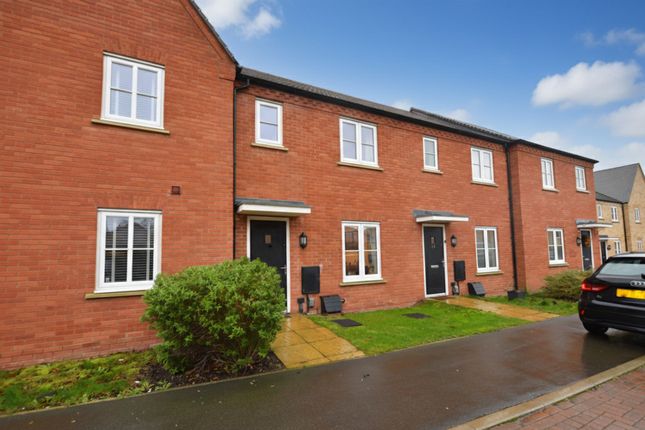 2-bed house on 15 Crest Drive, Huntingdon, £300,000