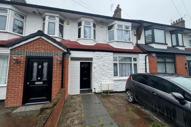Thumbnail Flat to rent in Princes Avenue, Palmers Green