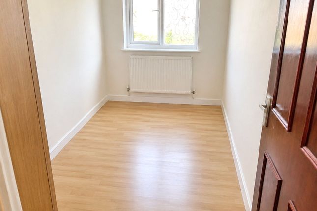 86, Courtland Grove, London photo 3