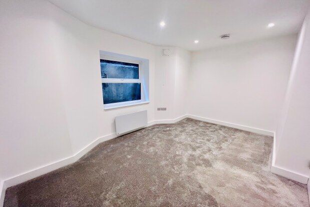 Flat to rent in 1A Railway Road, Manchester