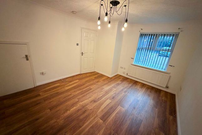 12 St. Nicholas Close, Coventry photo 3